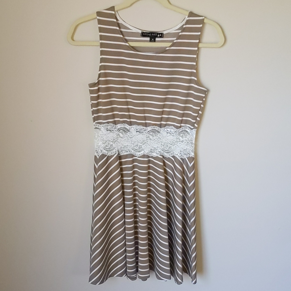 NWOT- Tan and white dress with lace